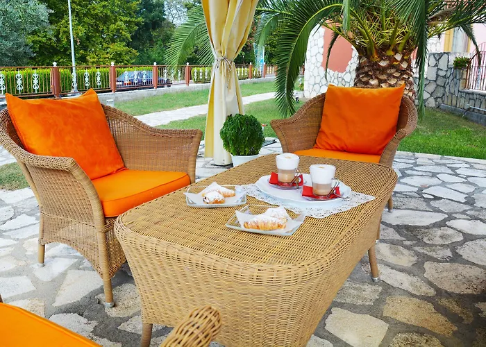 Ta 2 Pefka - Petros Italos Apartment *