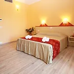 Ta 2 Pefka - Petros Italos Apartman *
